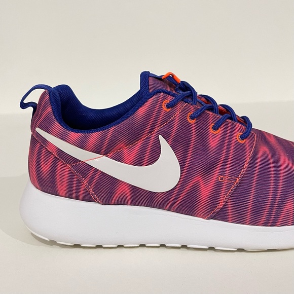 Nike Roshe One Printed Premium Casual
Athletic Running Sneakers - Picture 10 of 16